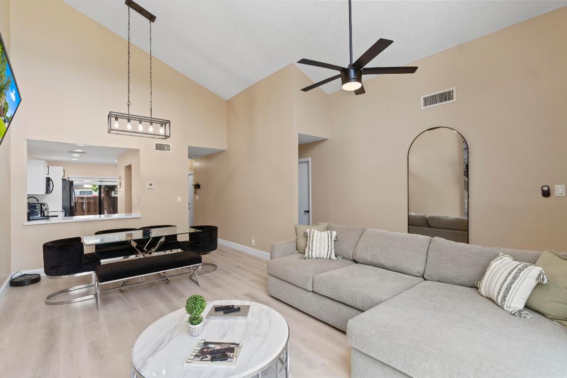 COUNTRY SQUIRE TOWNHOMES CONDO 8 - Residential