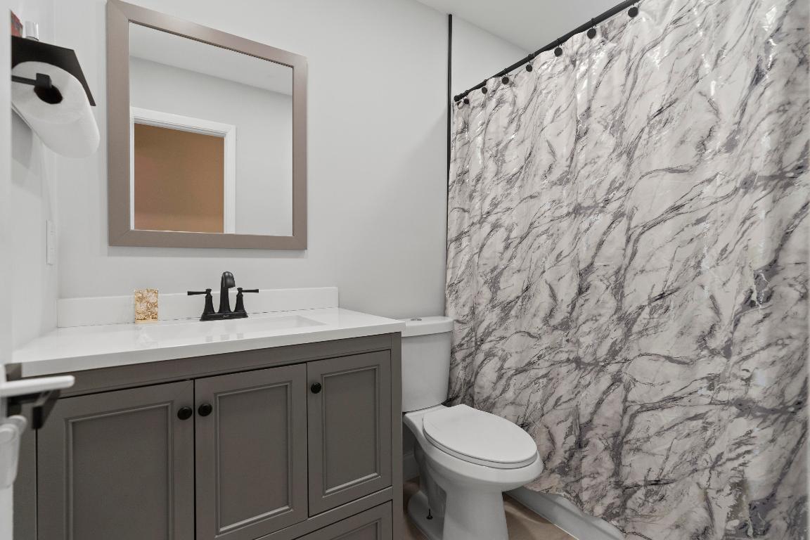 COUNTRY SQUIRE TOWNHOMES CONDO 8 - Residential