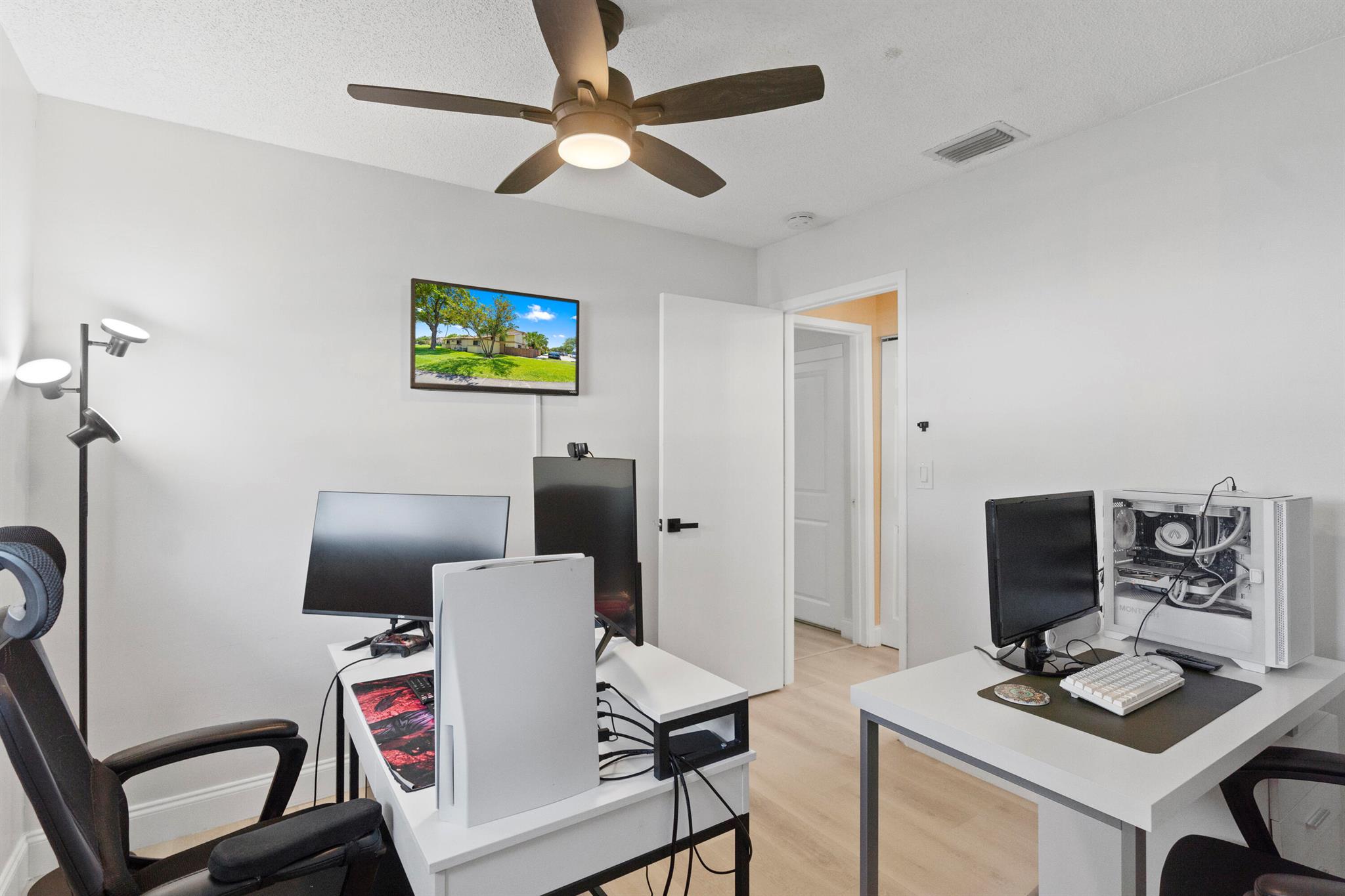 COUNTRY SQUIRE TOWNHOMES - Residential