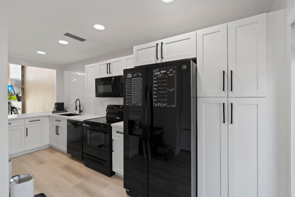 COUNTRY SQUIRE TOWNHOMES CONDO 8 - Residential