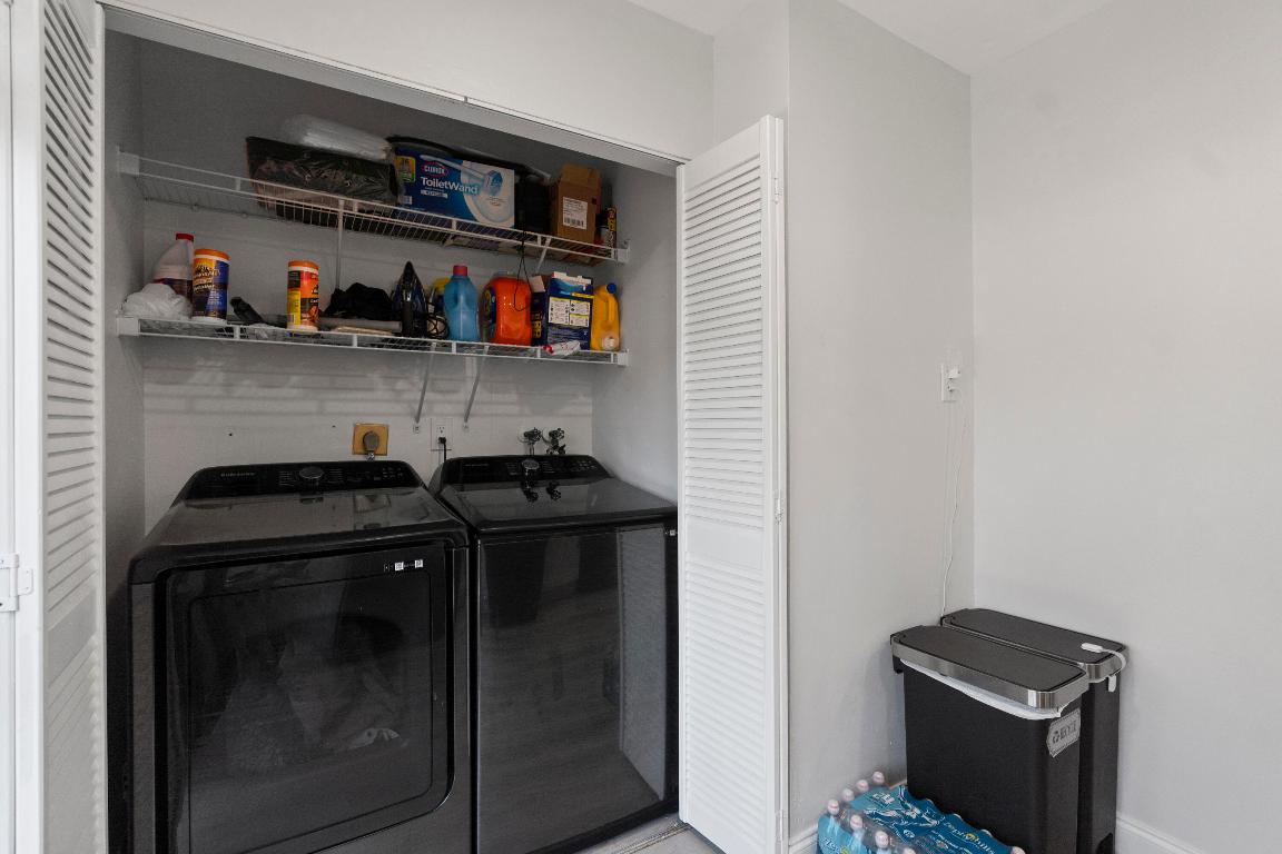 COUNTRY SQUIRE TOWNHOMES CONDO 8 - Residential