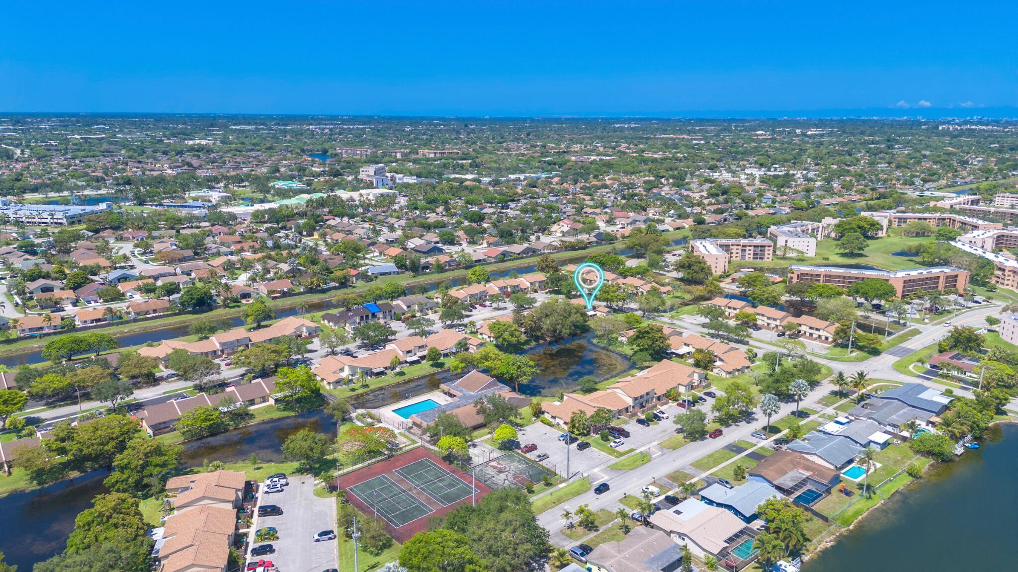 COUNTRY SQUIRE TOWNHOMES - Residential