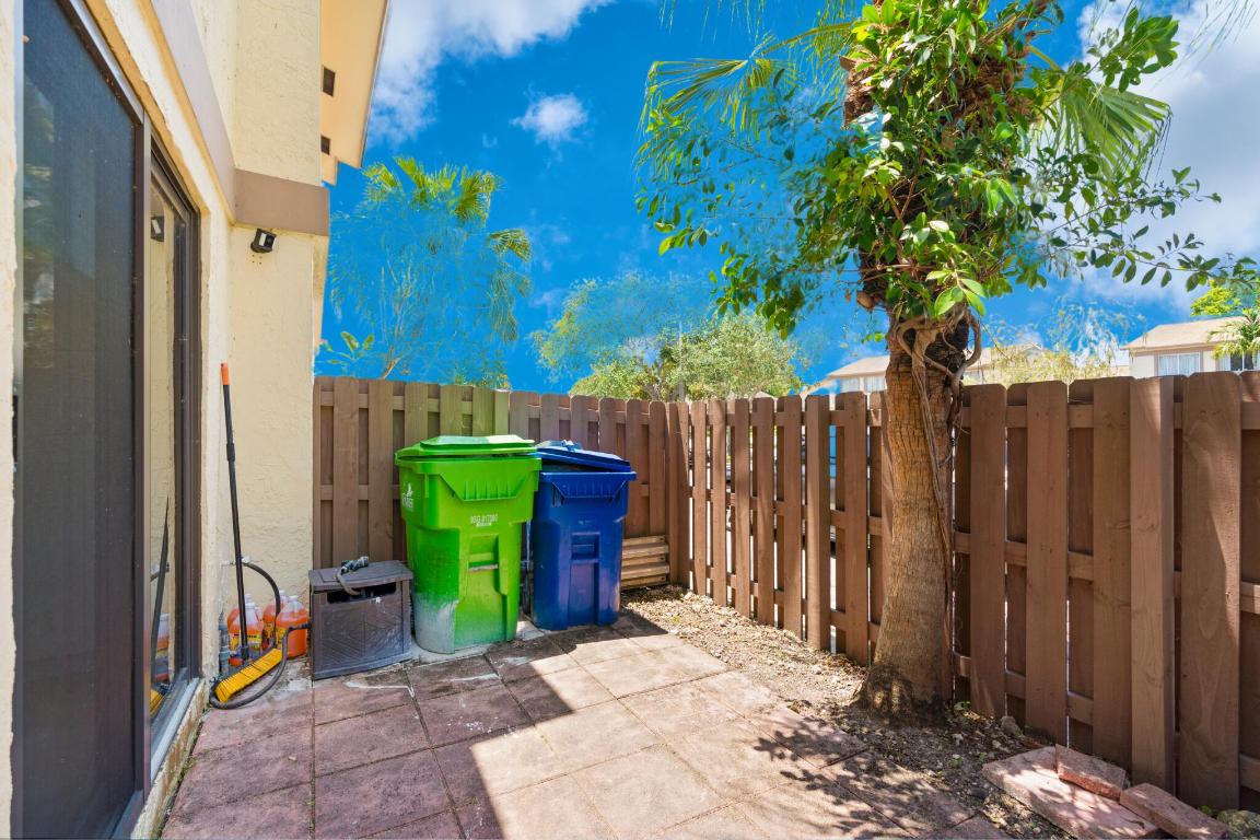 COUNTRY SQUIRE TOWNHOMES CONDO 8 - Residential