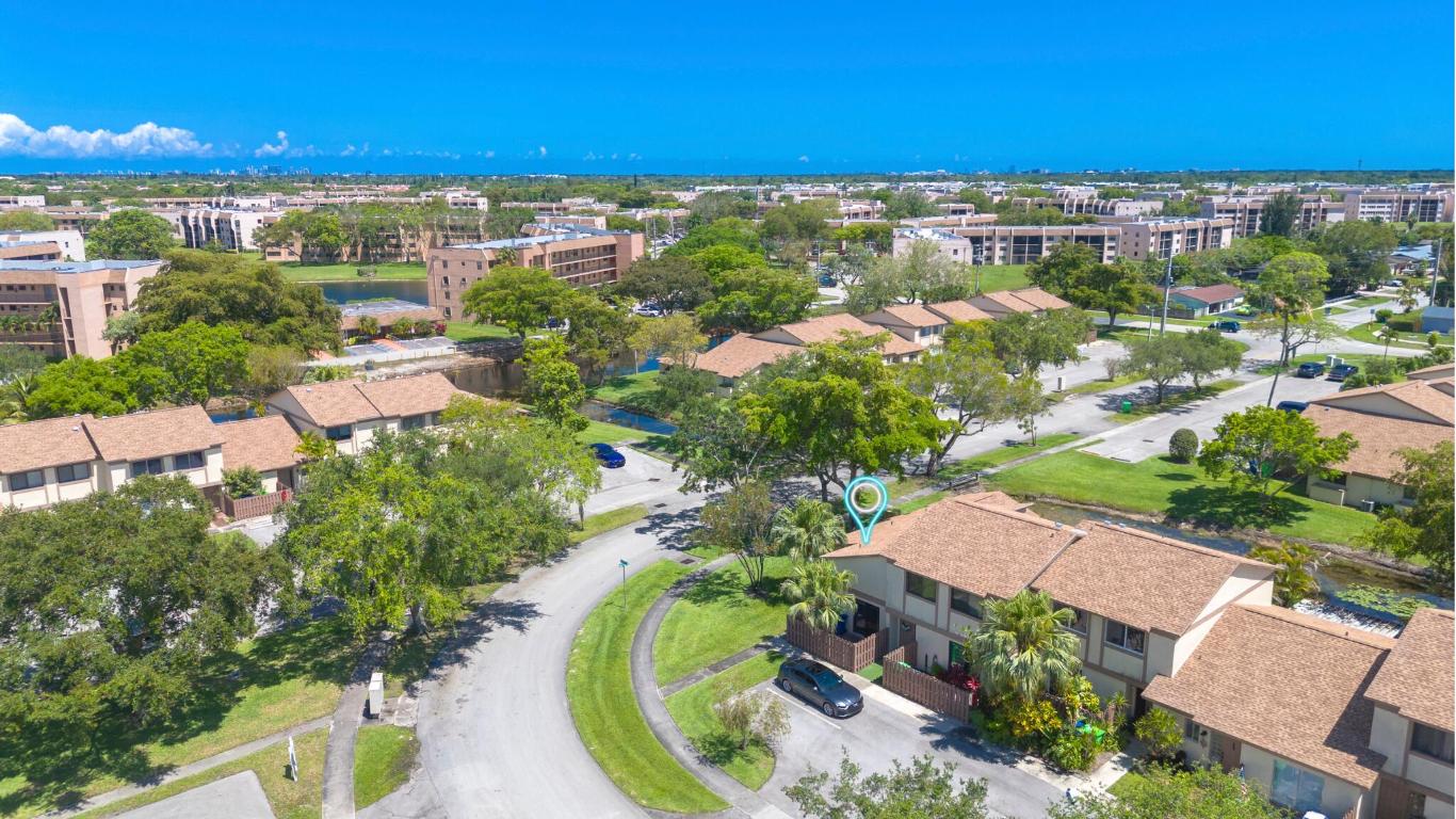 COUNTRY SQUIRE TOWNHOMES CONDO 8 - Residential