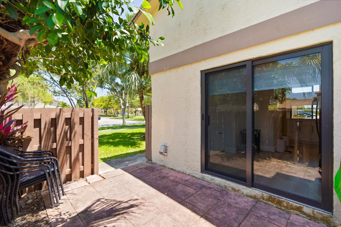 COUNTRY SQUIRE TOWNHOMES CONDO 8 - Residential