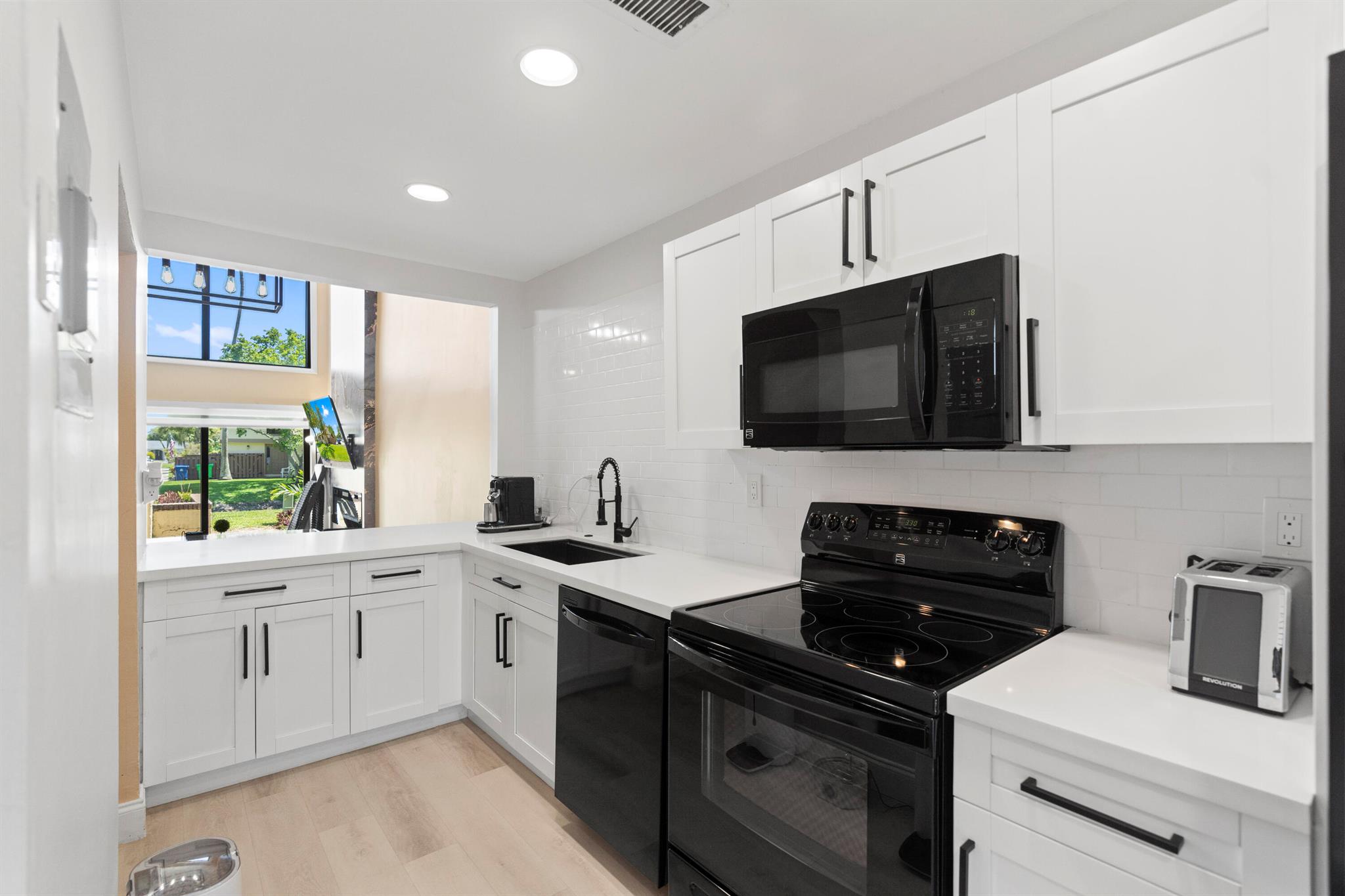 COUNTRY SQUIRE TOWNHOMES - Residential