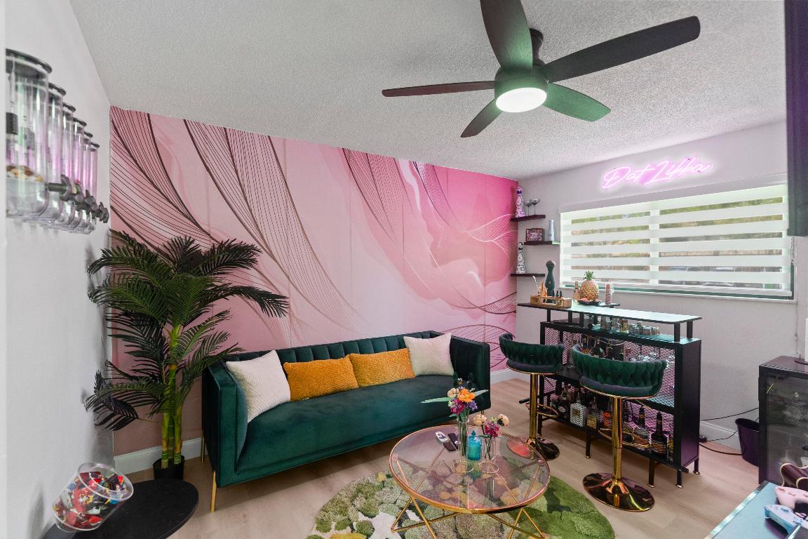 COUNTRY SQUIRE TOWNHOMES CONDO 8 - Residential