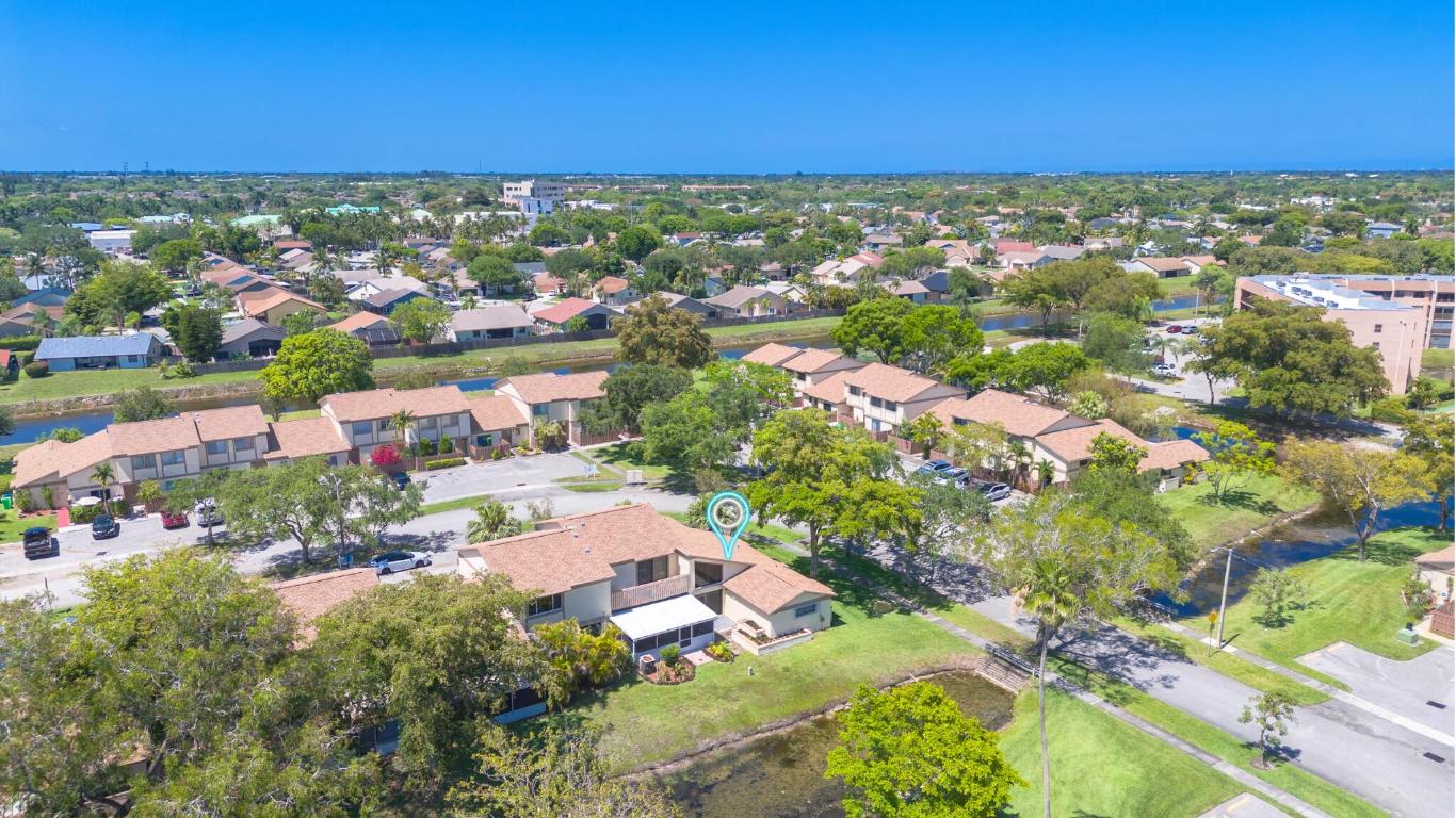 COUNTRY SQUIRE TOWNHOMES CONDO 8 - Residential