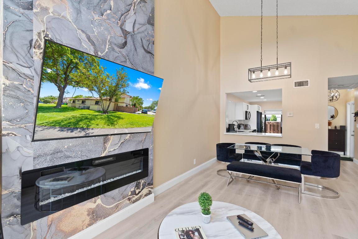 COUNTRY SQUIRE TOWNHOMES CONDO 8 - Residential