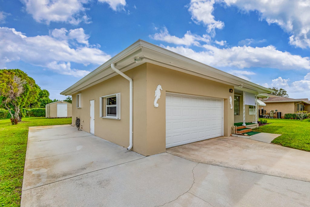 Photo of 11170 Monet Ridge Road, Palm Beach Gardens, FL 33410 (MLS # R10945765)