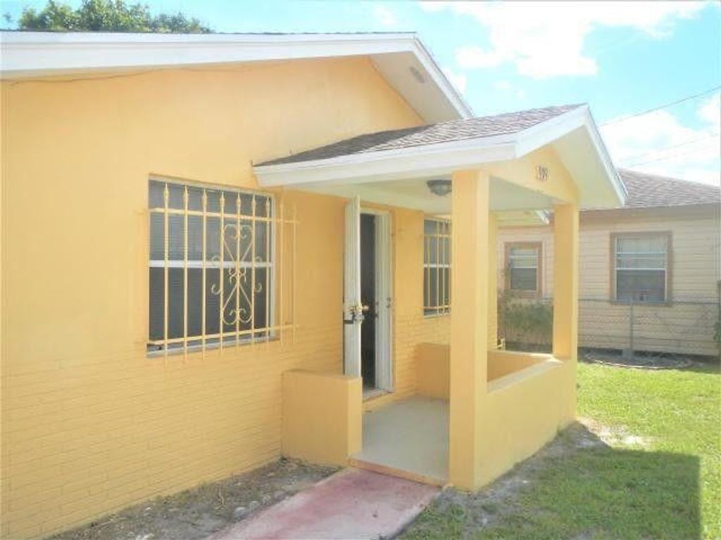 Photo of 909 SE Nassau Avenue, Stuart, FL 34994 (MLS # R11055889)