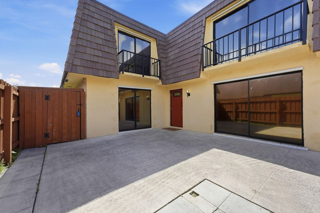 Photo of 521 Springdale Circle, Palm Springs, FL 33461 (MLS # B26013910)