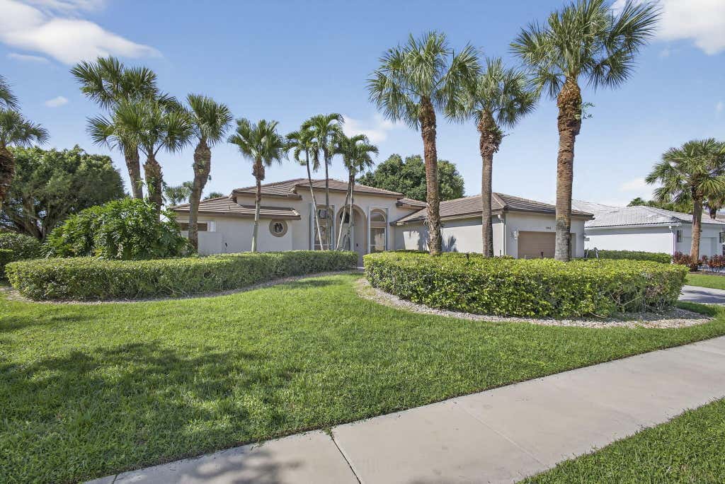 Photo of 4912 Exeter Estate Lane, Lake Worth, FL 33449 (MLS # B26065105)