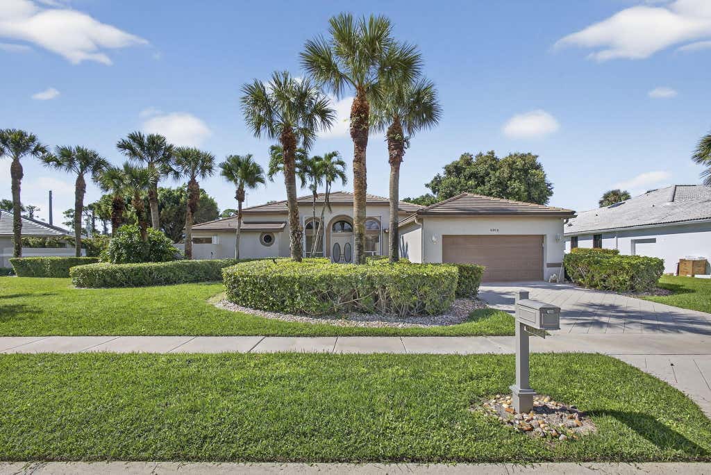 Photo of 4912 Exeter Estate Lane, Lake Worth, FL 33449 (MLS # B26065105)