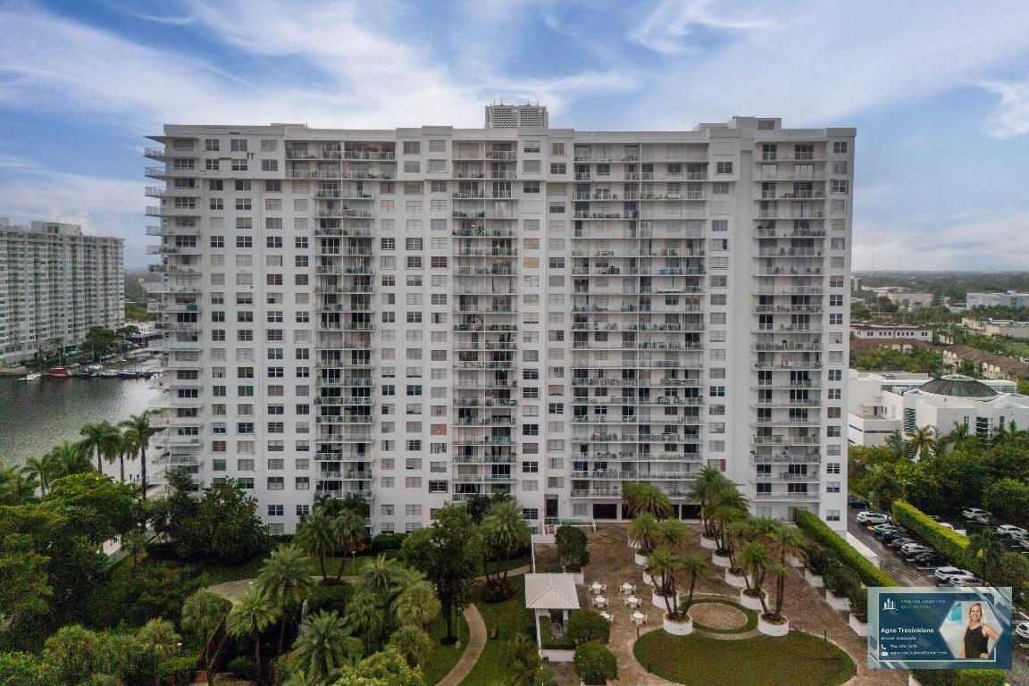 ADMIRALS PORT CONDO WEST BLDG - Residential