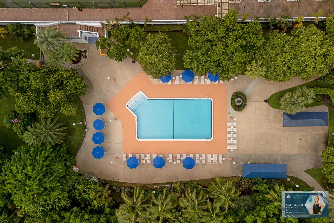 ADMIRALS PORT CONDO WEST BLDG - Residential