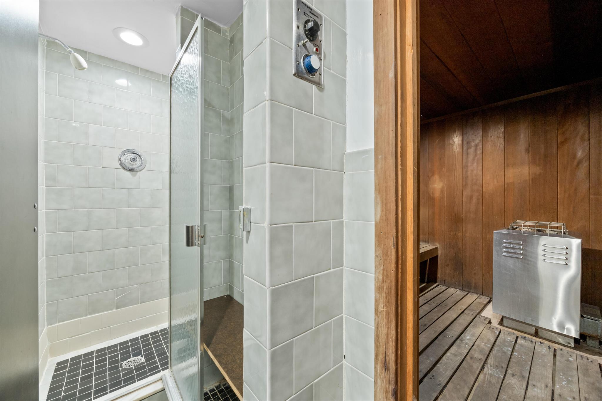 ADMIRALS PORT CONDO WEST - Residential