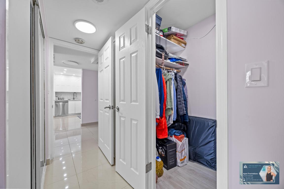 ADMIRALS PORT CONDO WEST BLDG - Residential