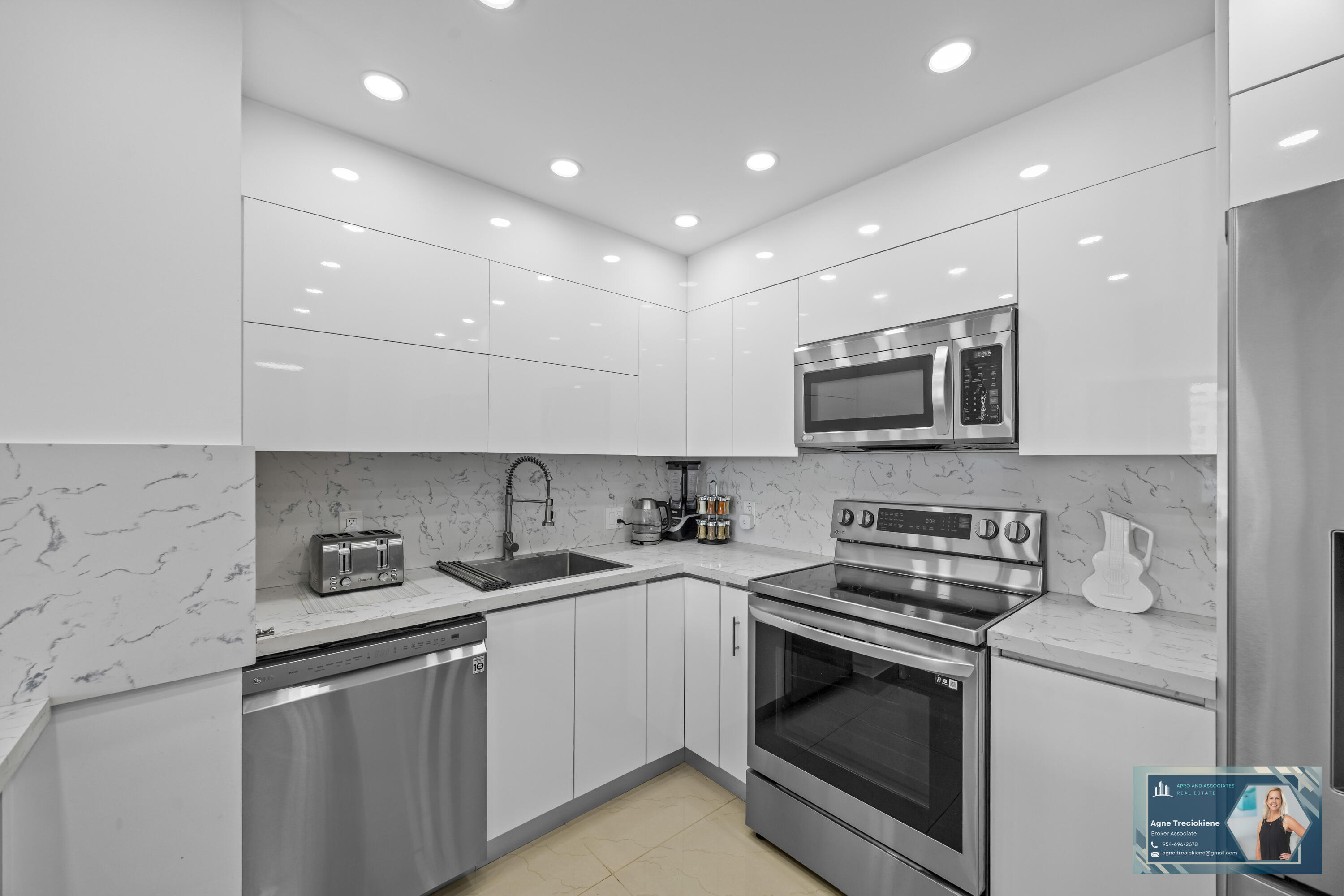 ADMIRALS PORT CONDO WEST - Residential