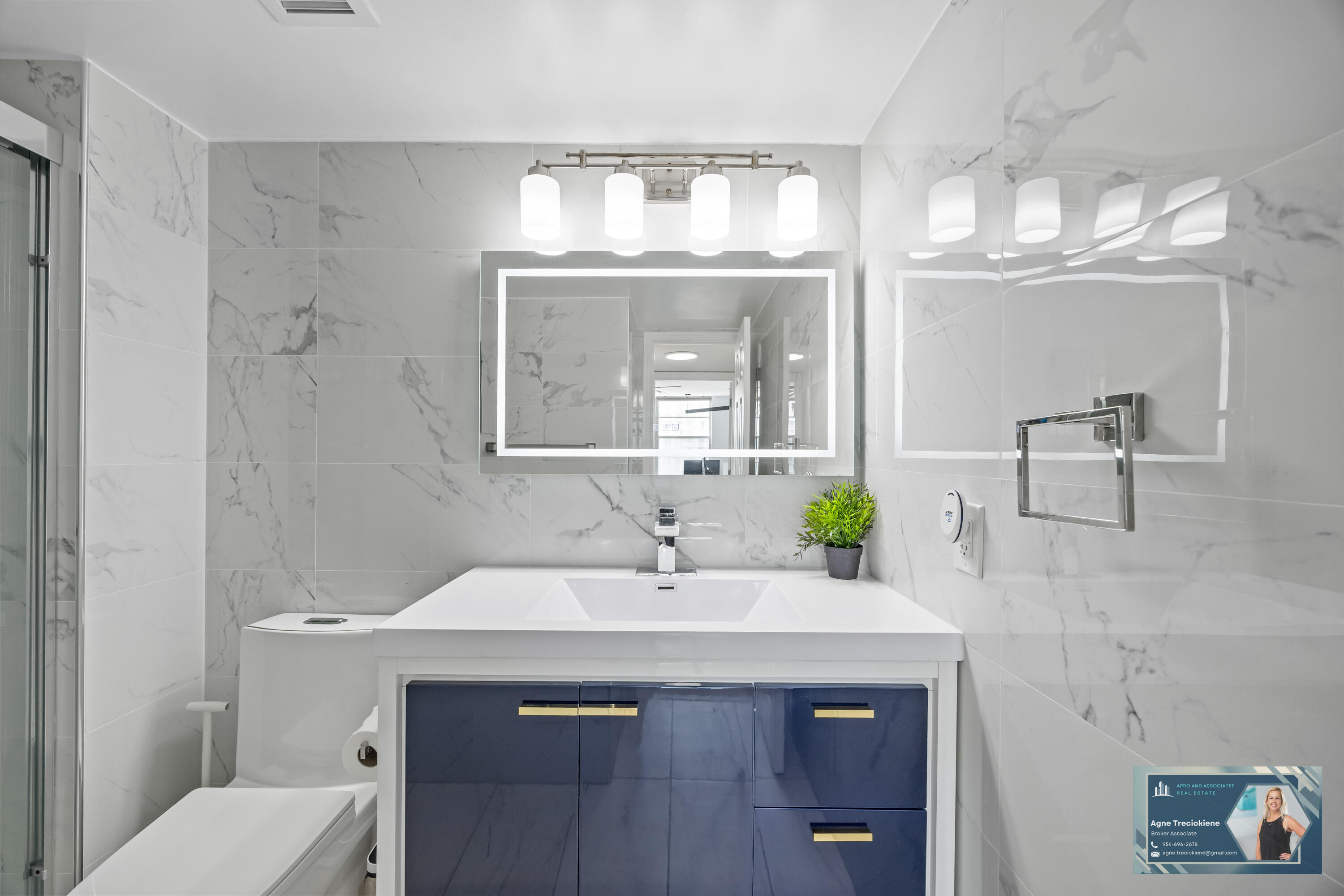 ADMIRALS PORT CONDO WEST - Residential