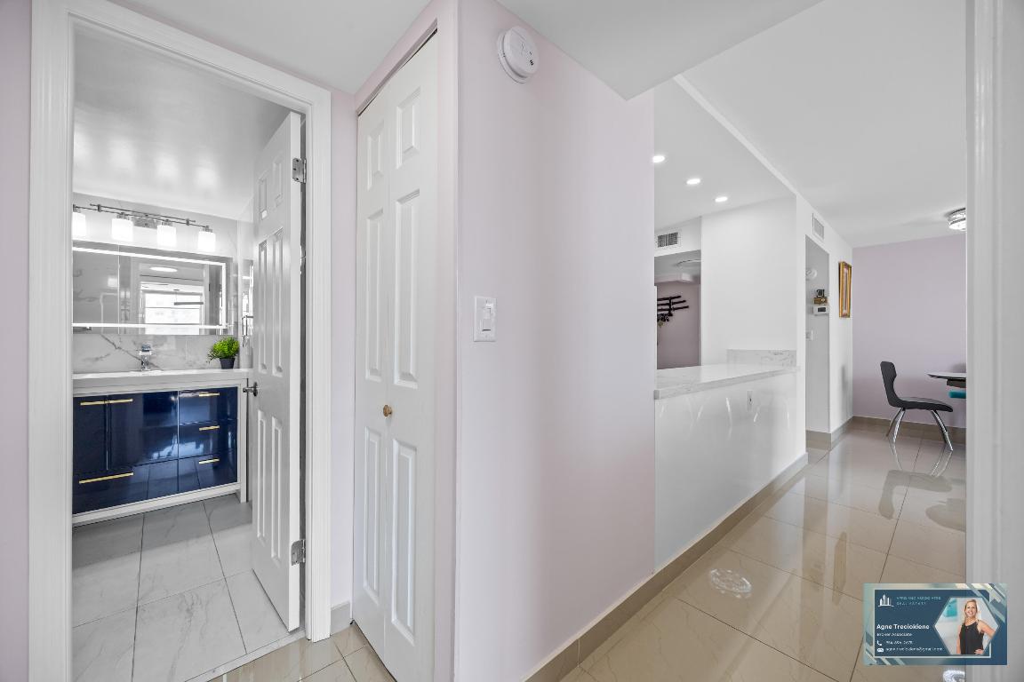 ADMIRALS PORT CONDO WEST BLDG - Residential