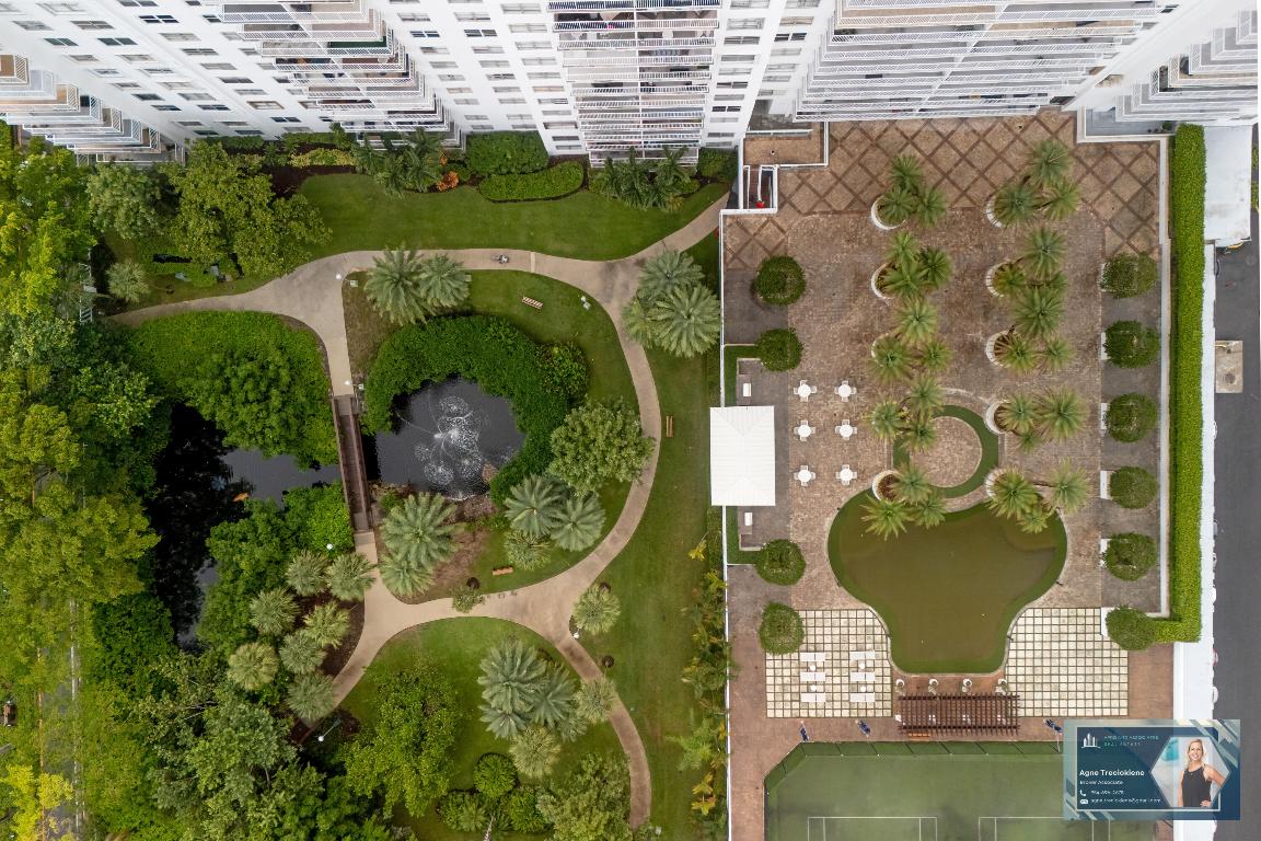 ADMIRALS PORT CONDO WEST BLDG - Residential