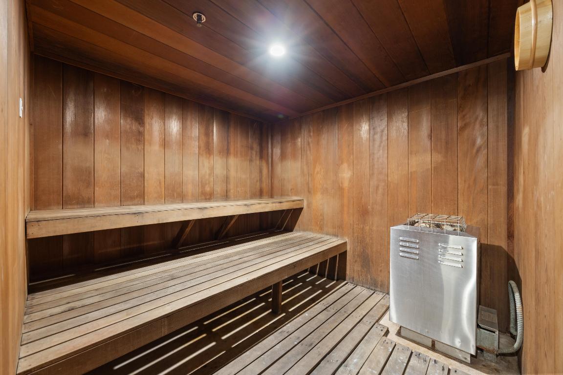 ADMIRALS PORT CONDO WEST BLDG - Residential