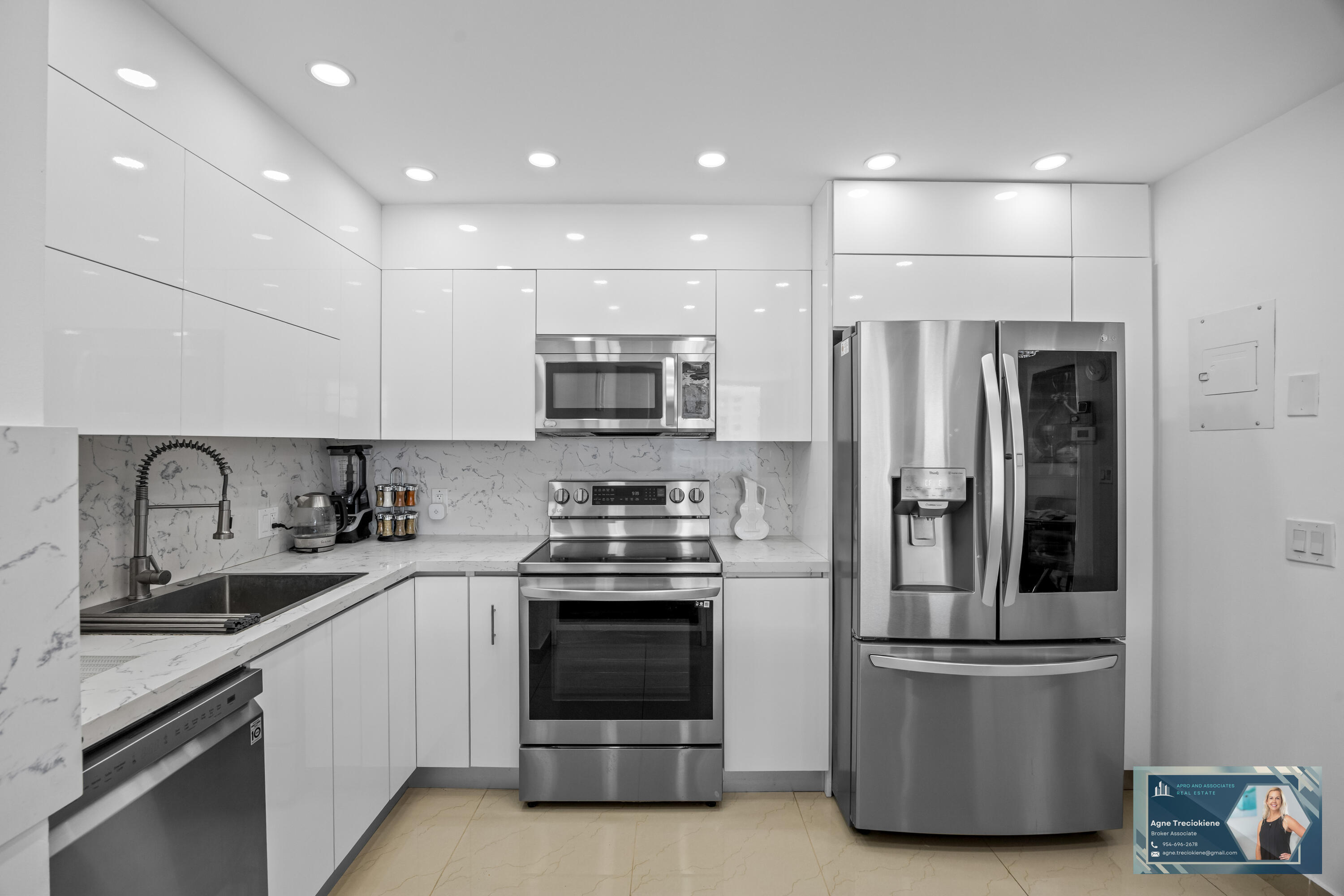 ADMIRALS PORT CONDO WEST - Residential