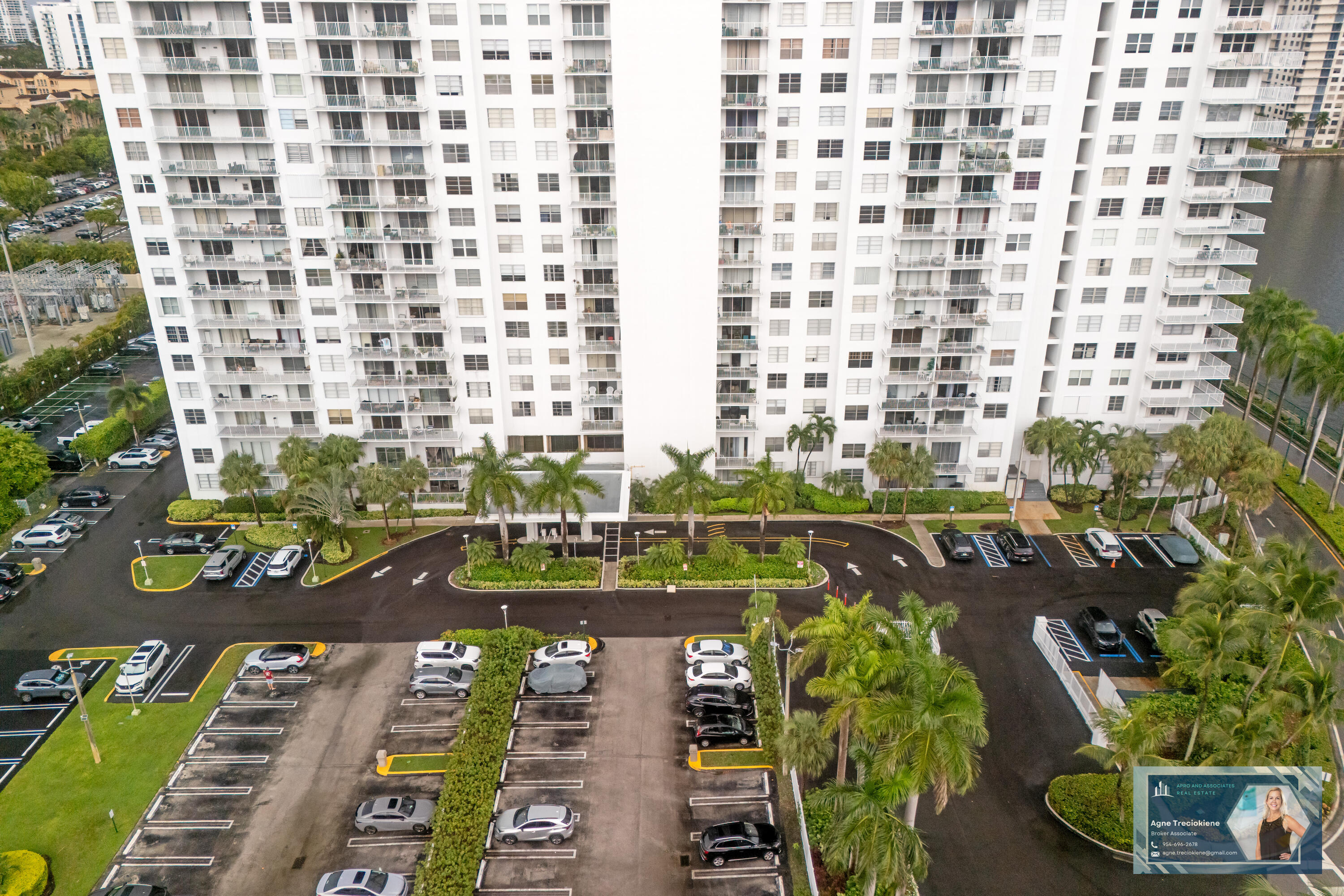 ADMIRALS PORT CONDO WEST - Residential