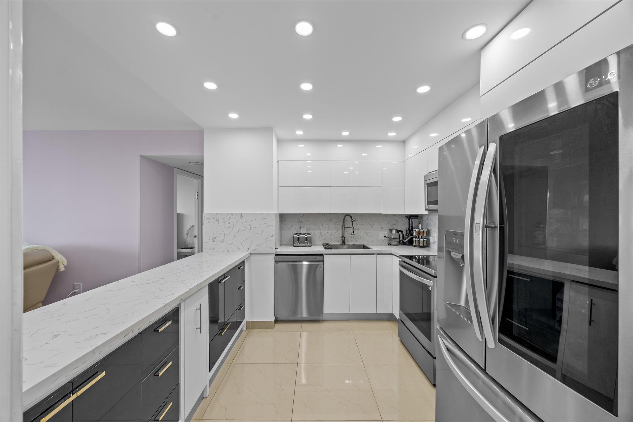 2801 NE 183rd Street 1606w
