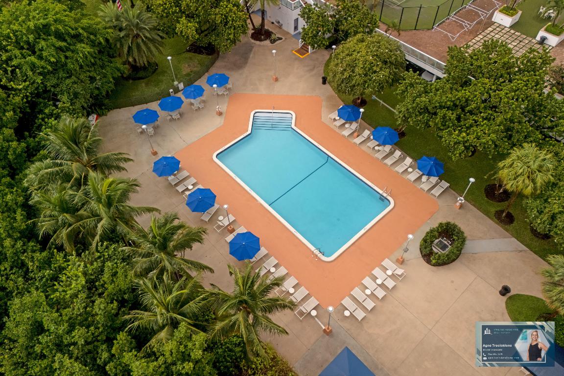 ADMIRALS PORT CONDO WEST BLDG - Residential