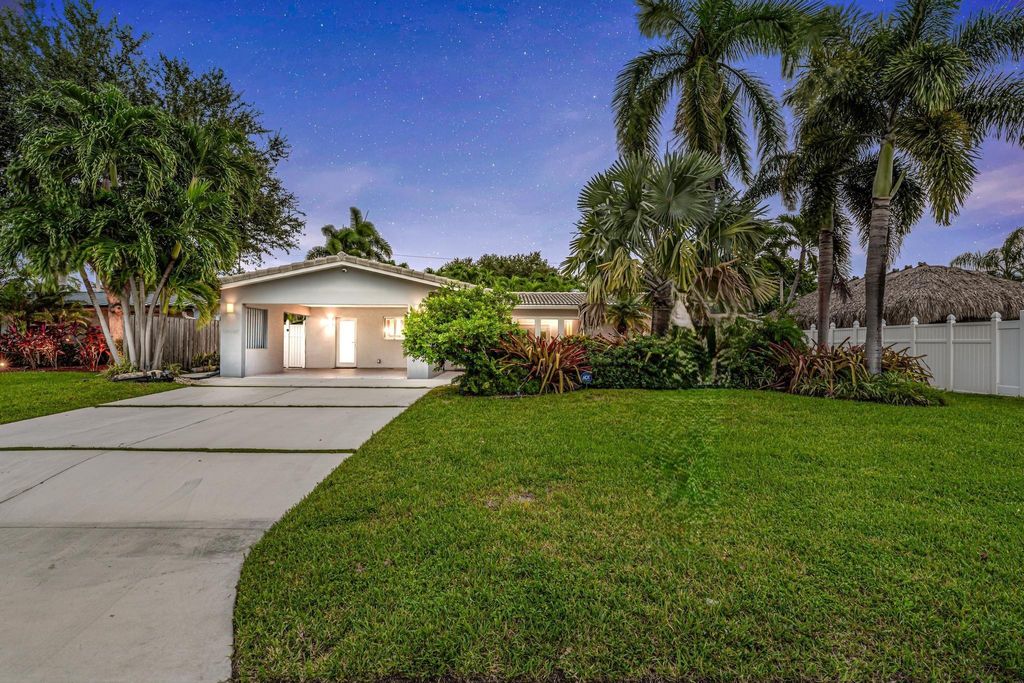 Photo of 4310 NE 15th Way, Oakland Park, FL 33334 (MLS # F10501738)