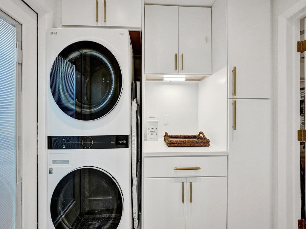 LAKE COVE IN - Residential