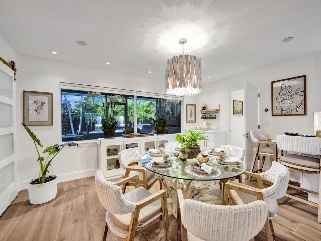 LAKE COVE IN - Residential