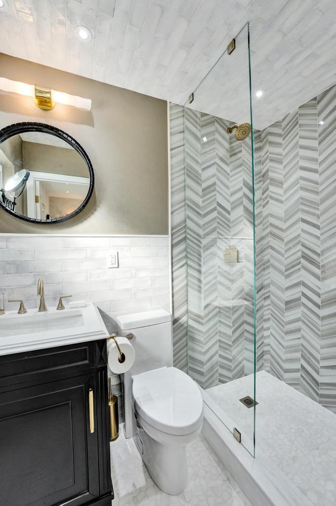 LAKE COVE IN - Residential