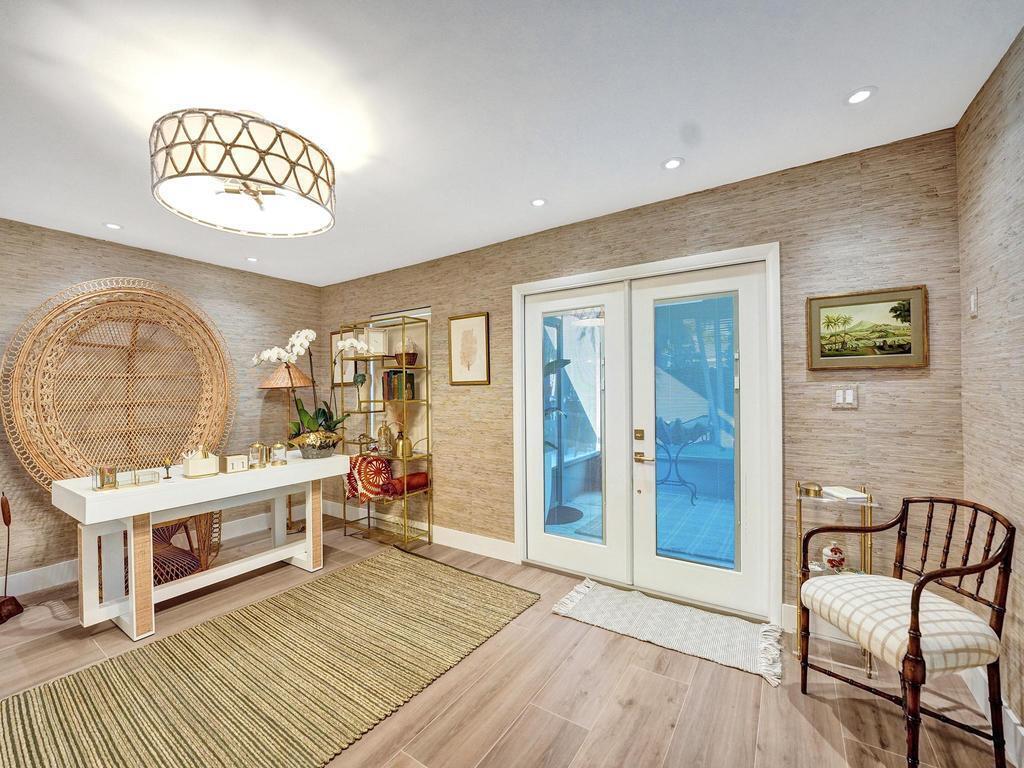 LAKE COVE IN - Residential