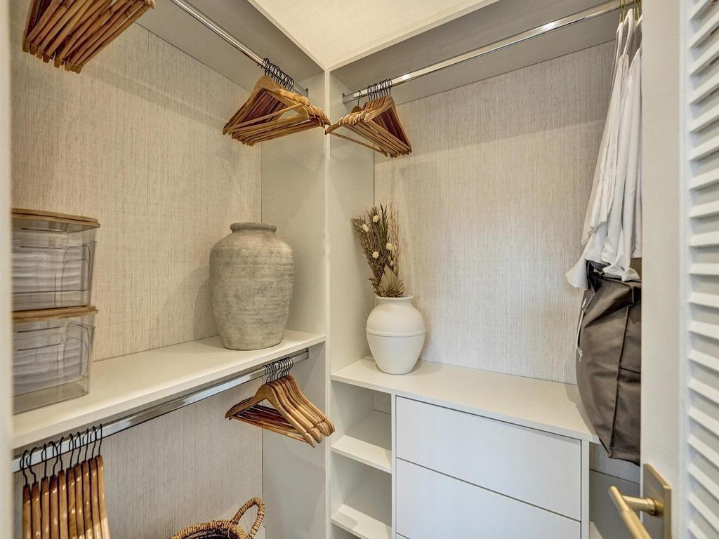 LAKE COVE IN - Residential