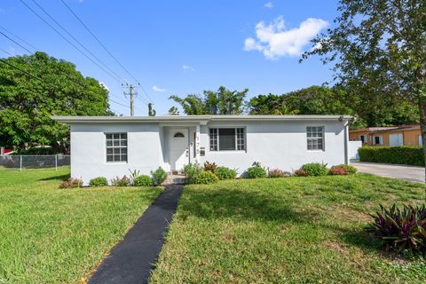 Photo of 175 NW 125th Street, North Miami, FL 33168 (MLS # R11135656) Photo of 175 NW 125th Street, North Miami, FL 33168 (MLS # R11135656)