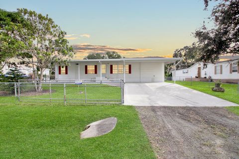 A home in Fellsmere