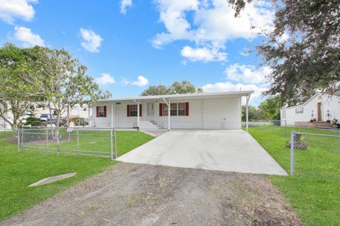 A home in Fellsmere