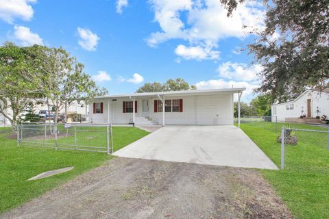 A home in Fellsmere