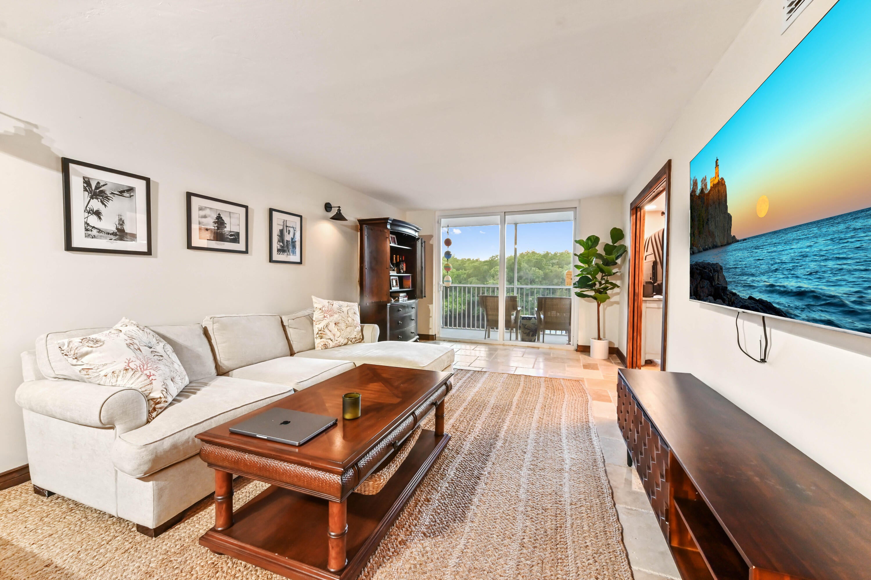689 NE 6th Court 2090
