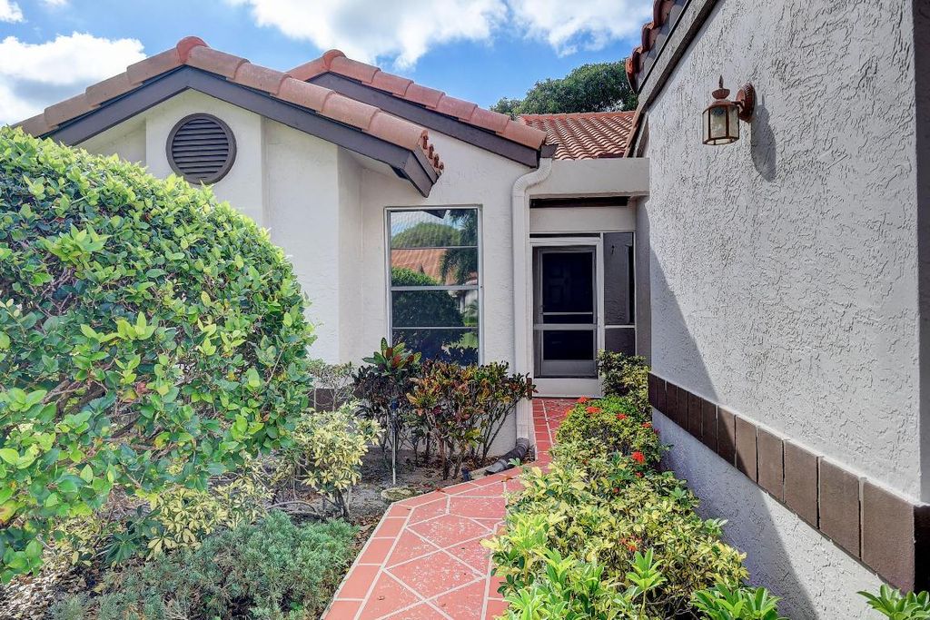 Photo of 6142 Waldwick Circle, Delray Beach, FL 33484 (MLS # R10935467)