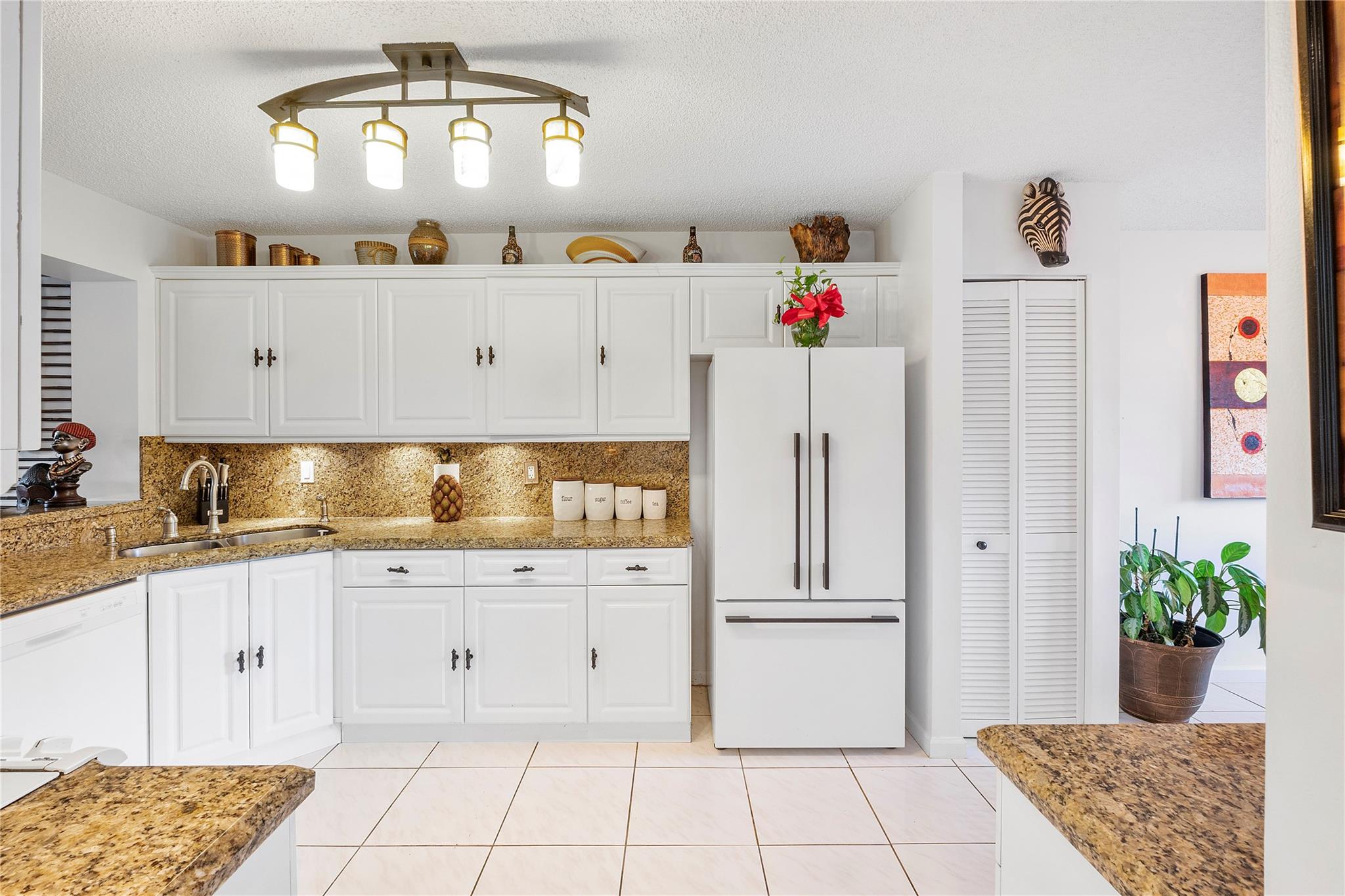 KINGS POINT - Residential