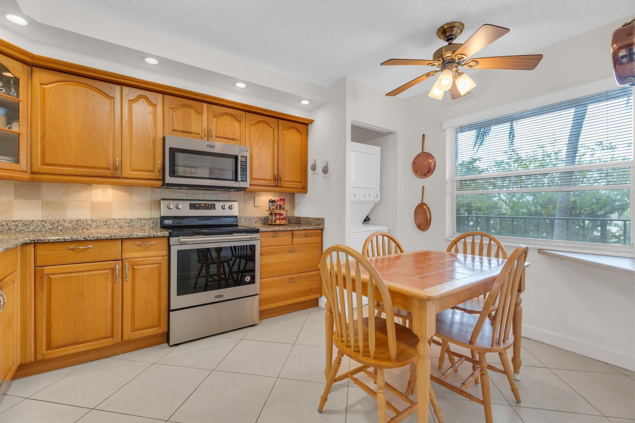Palm Lakes - Residential