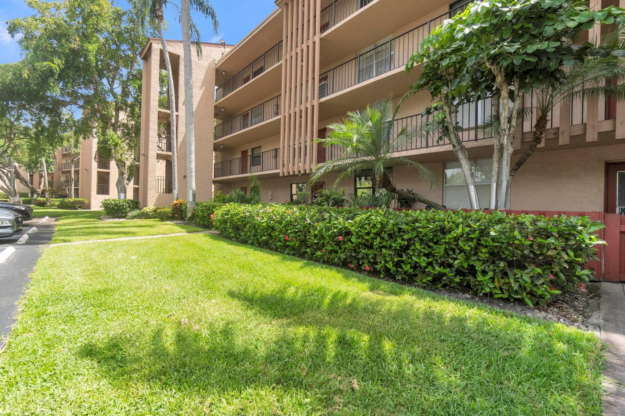 Palm Lakes - Residential