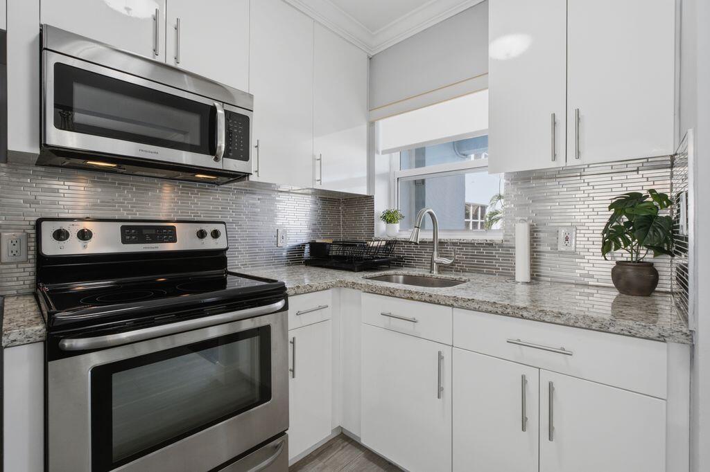 315 VAN BUREN Street 205B