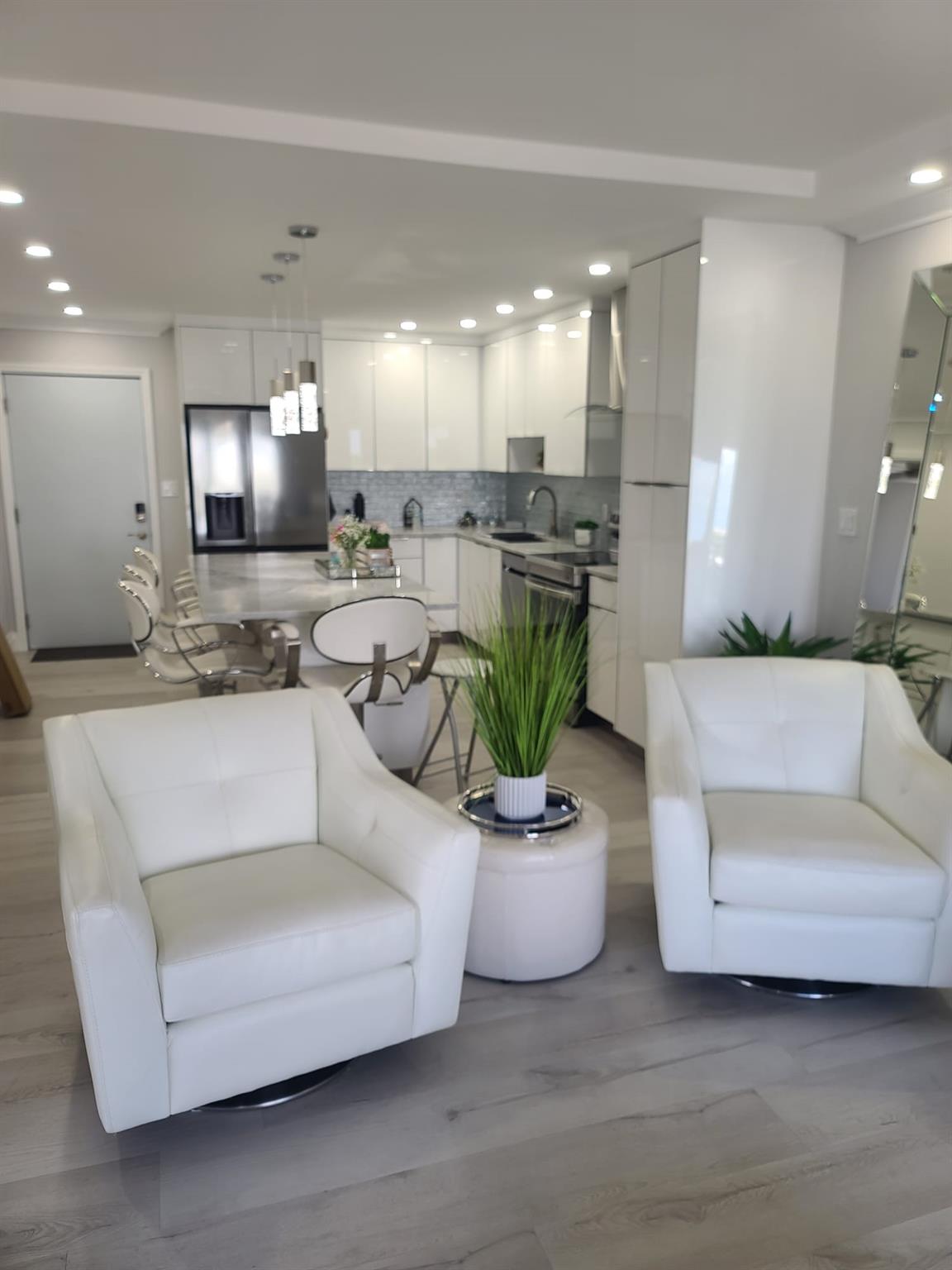 200 S Birch Rd 901