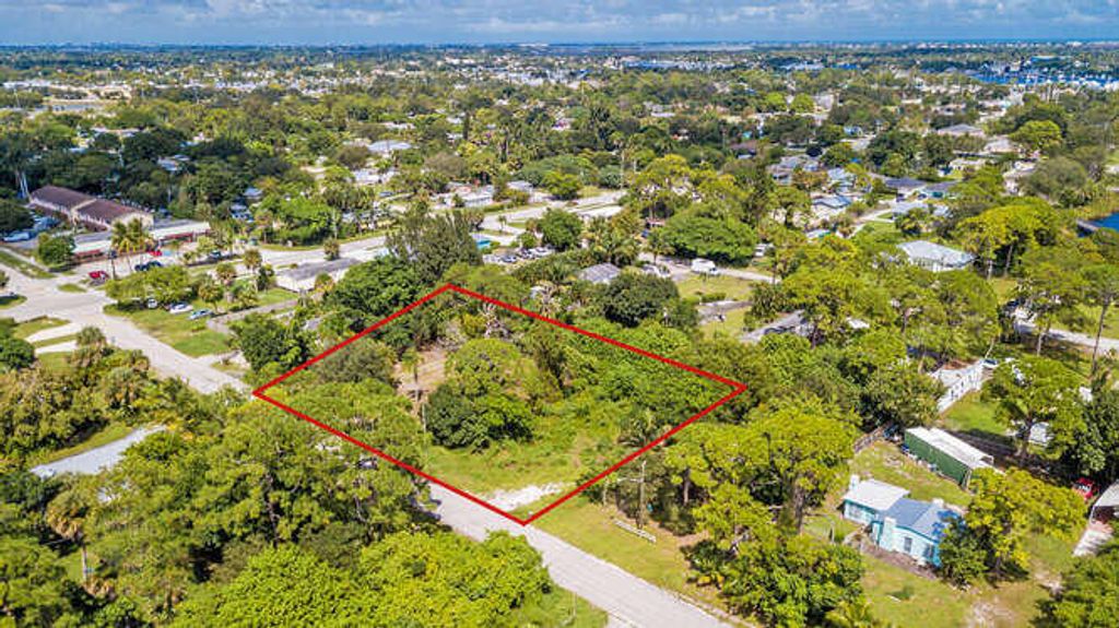 Photo of 5117 SE Isabelita Avenue, Stuart, FL 34997 (MLS # R11121925)
