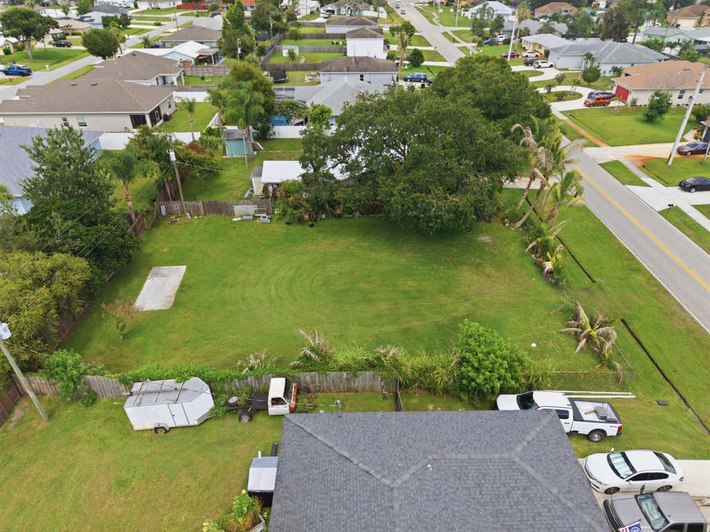 Photo of 719 SE Thornhill Drive, Port Saint Lucie, FL 34983 (MLS # B26054204)